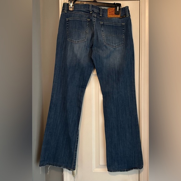 Lucky Brand ladies wide leg jeans are a size 4/27. - Picture 7 of 10